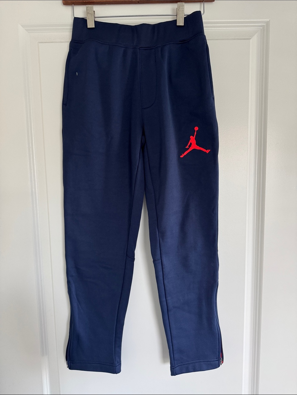 New Kids Nike Jordan Therma-Fit Dark Blue Sweatpants w Orange Logo M